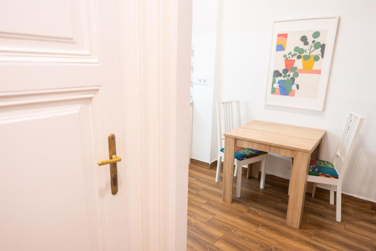 Cozy & Quiet Apartment Near Kiraly Street Free Parking, Ac, Perfect For 4 Guests! 布达佩斯 外观 照片